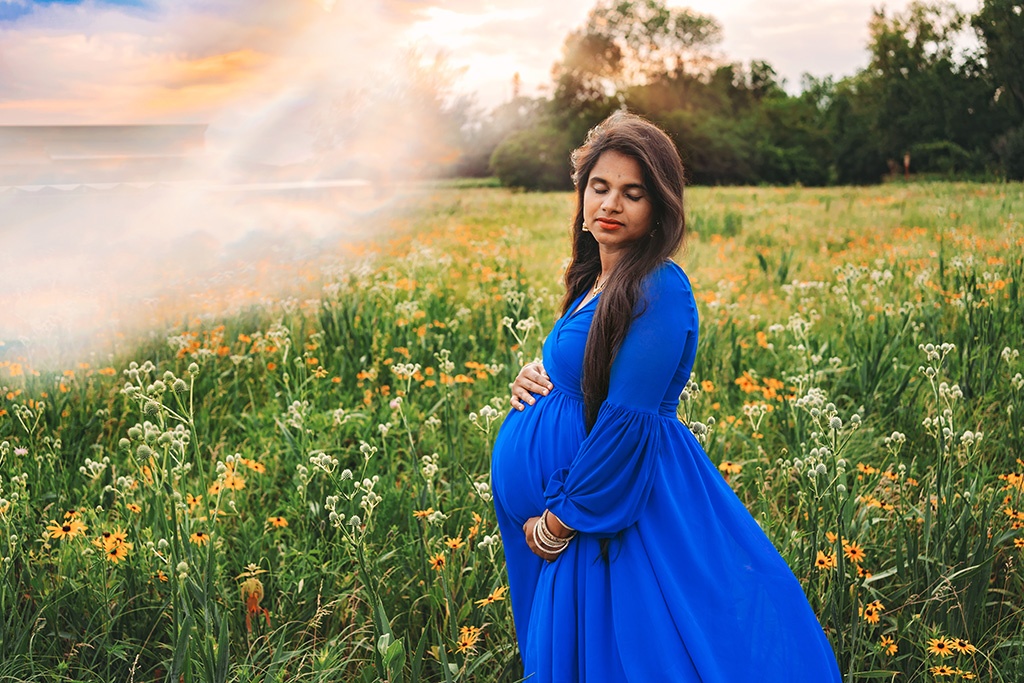 Outdoor maternity portrait at Austin, MN nature center.